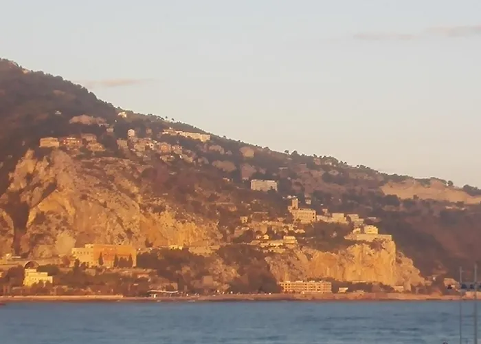 Total Sea View Ll Grimaldi Menton アパート